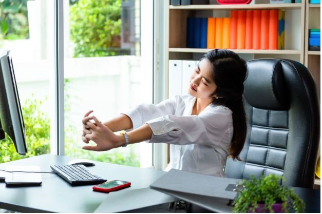 What Should Office Workers Eat and Drink During the Day