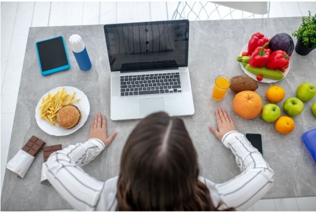 Healthy Lifestyle Tips for Desk Job Workers Who Sit All Day